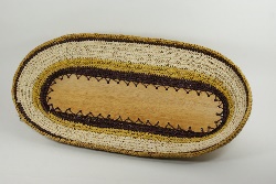 Canasta ovalada con base de madera natural marrón y amarillo