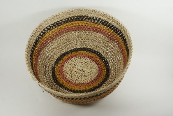 Canasta circular natural rojo gris oscuro y amarillo
