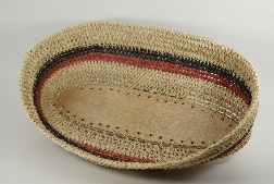 Canasta ovalada con base de madera natural línea gruesa marrón claro