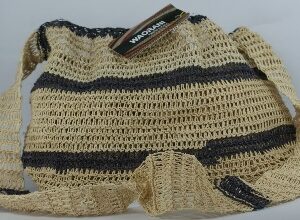 Bolso Waorani tejido con tirante tono natural y líneas gris oscuro