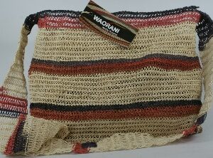 Bolso Waorani tejido con tirante tono natural y líneas marrón rojo