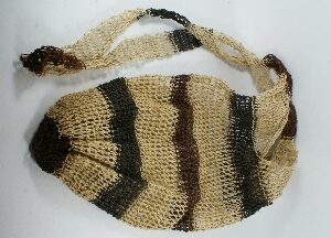Shigra o bolso Waorani tegido a mano líneas marrones y gris